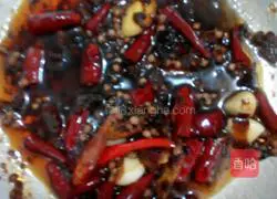 Illustration of how to make spicy boiled fish fillets 8