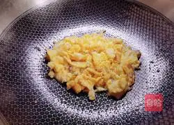 Sausage and Egg Fried Noodles Recipe Illustration 6