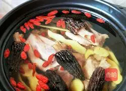 Illustration of morel stewed duck soup 6