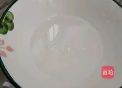 Illustration of how to make pork and leek dumplings 3