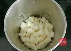 Illustration of how to make ginkgo, wolfberry and snow pear juice 4