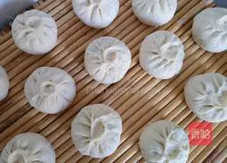 Illustration of how to make fennel and egg stuffed buns 15