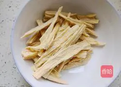 Mushroom and yuba stew Illustration of how to make chicken wing roots 3