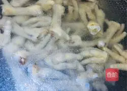 Illustration of how to make chicken feet with lemon and pickled peppers 2