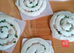 Illustration of how to make scallion pancake 10