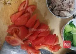 Illustration of how to make beef noodles with tomatoes 1