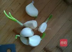 Illustration of how to make cold egg cucumber 3