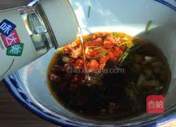 Illustration of how to make spicy and sour cucumber noodles 5