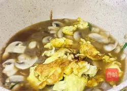 Illustration of how to make mushroom and egg braised noodles 8