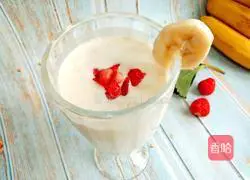 Illustration of how to make banana milkshake 5