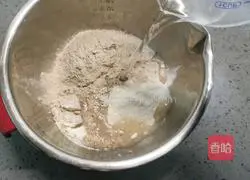 Illustration of how to make black whole wheat steamed bread 2