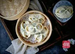 Illustration of how to make pure natural green radish sprouts steamed buns 16