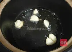 Illustration of how to make cabbage vermicelli pot 1