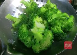 Illustration of how to make breakfast clear noodle soup 7