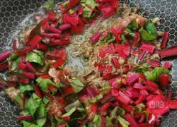 Red Beet Bolognese Pasta Recipe Illustration 6