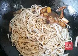 Seafood noodles recipe illustration 6