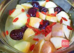 Illustration of how to make red date, apple and white fungus soup 9