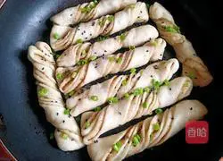 Illustration of how to make fried rolls 21