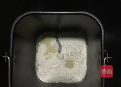 Illustration of how to make meat floss bread 1