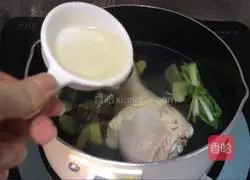 Illustration of making cold noodles with shredded chicken 2