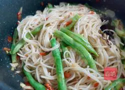 Illustration of how to make braised beans and noodles 5