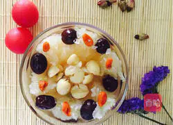 Illustration of Tremella, Lotus Seed and Red Date Soup 7