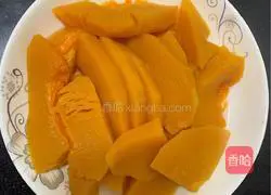 Illustration of how to make pumpkin steamed buns 1