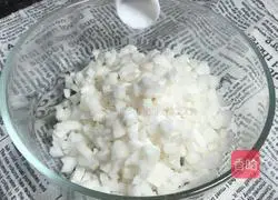 Radish and Meat Stuffed Buns - Magic Flour Recipe Illustration 5