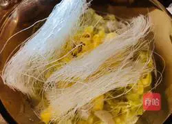 Illustration of how to make cabbage and vermicelli soup 10