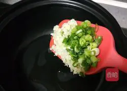 Illustration of how to make enoki mushroom and bamboo fungus soup 9