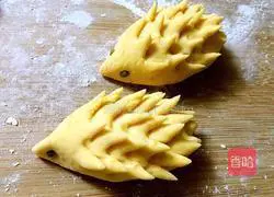 Illustration of how to make cartoon pumpkin steamed buns 6