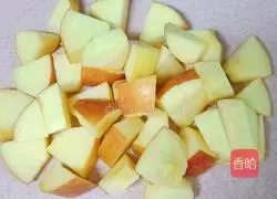 Illustration of how to make apple and white fungus double rice paste 4