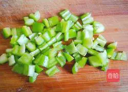 Illustration of how to make diced fried steamed buns 3