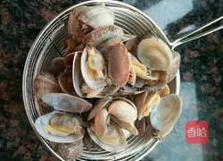 Illustration of how to make cold clam noodles 8