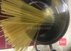 Illustration of how to make green pepper and egg noodles 6