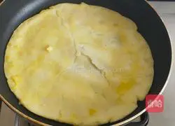 Illustration of how to make egg pancakes 3