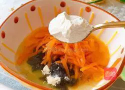 Illustration of how to make carrot, seaweed and egg crispy cake 5