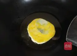 Illustration of how to stir-fry vermicelli with cabbage 1