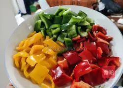 Illustration of how to make pineapple sweet and sour meat 1