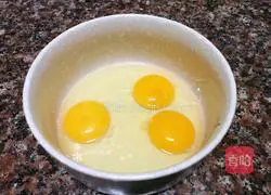 Illustration of how to make steamed egg custard with spinach and shrimp 4