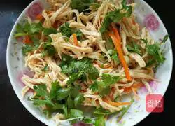 Illustration of how to make cold shredded chicken 12