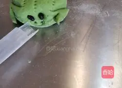 Illustration of how to make frog kidney bean buns 12