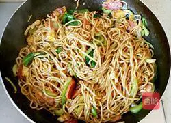 Illustration of how to make fried noodles 11