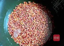 Illustration of how to make red bean milk soup (regulating menstruation and nourishing blood) 4