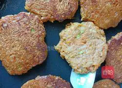 Illustration of how to make potato tray 12