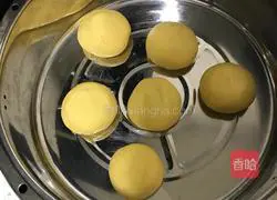 Illustration of making coarse grain cake 2