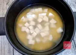 Illustration of how to make healthy yam and millet soup 5