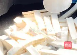 Illustration of how to stir-fry bacon with dried bacon 1