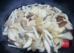 Illustration of how to make mushroom and egg drop soup 2