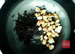 Illustration of how to cook pork with dried plums and vegetables 9